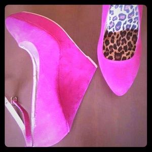Size 9 hot pink ankle strap wedge!